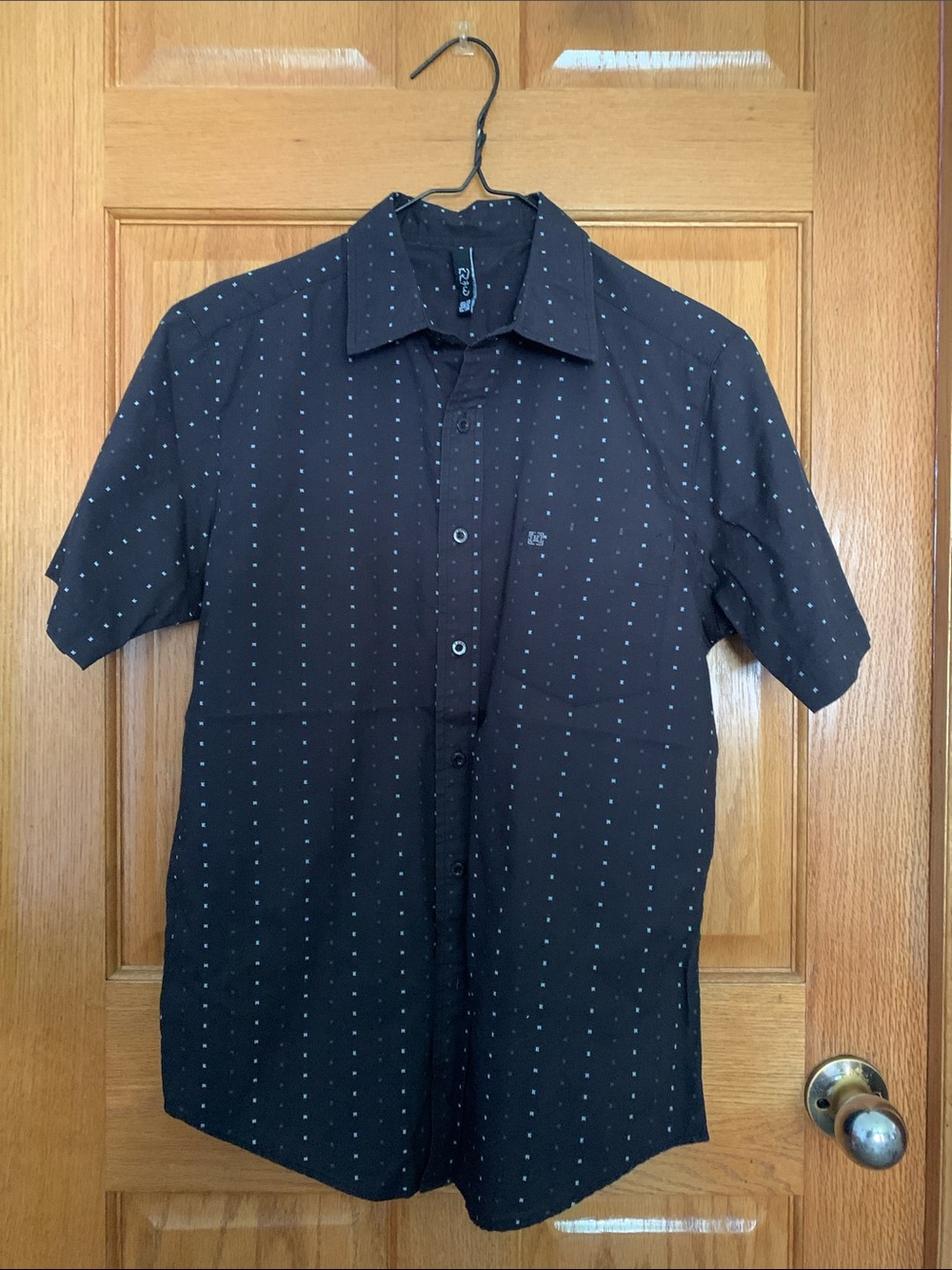 Men's Black Short-Sleeve Dot-Print Button-Up Shirt